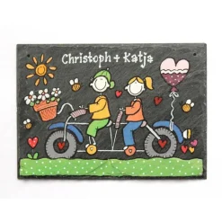 Personalisiertes Schiefertürschild mit Paar auf Fahrrad – Wetterfestes Namensschild für Haustür & Eingang