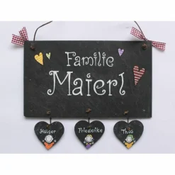 Personalisiertes Schiefertürschild für Familien – Individuelles Namensschild mit Herzanhänger & Vornamen