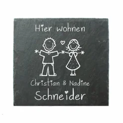 Personalisiertes Schieferschild für Paare – Handgemachtes Türschild mit Namen und Figuren, Geschenk zur Hochzeit, Einzug & Valentinstag