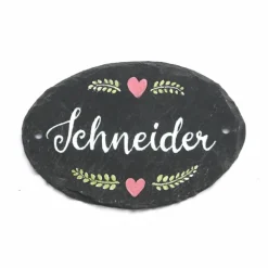 Personalisiertes Schiefertürschild oval – Hochzeitsgeschenk mit Name & Kranz, handgemacht, wetterfest