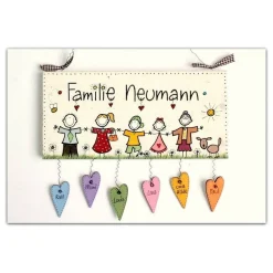Personalisiertes Türschild Familie aus Holz – Geschenk zur Geburt, modernes Haustürschild, exklusives Familienschild mit Wunschname & Herzanhänger, dekorativ & wetterfest