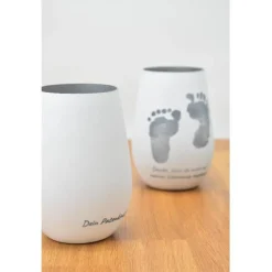 Personalisiertes Windlicht mit Hand- und Fußabdrücken als Geschenk zur Geburt, Taufe & Weihnachten