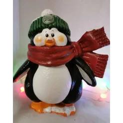 Pinguin mit rotem Schal