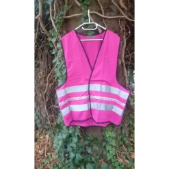 Pinke Fahrradweste FAHRRÄDER mit leuchtenden reflektierenden Streifen und schönem Fahrradband. Sicher Fahrrad fahren.