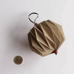 Plissee Weihnachtskugeln Upcycling aus alten Packpapier, Landkarten, Einkaufstüten oder Flyern Baumschmuck