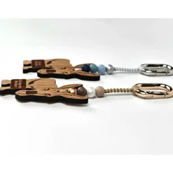 Praktischer Schulbegleiter: Personalisierter Esel-Anhänger aus Edelholz