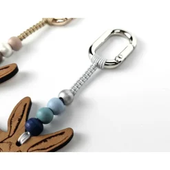 Praktischer Schulbegleiter: Personalisierter Esel-Anhänger aus Edelholz