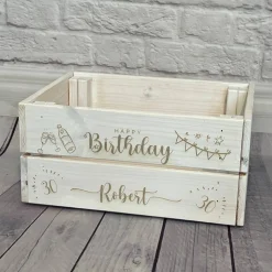 Präsentkorb zum Geburtstag, Geschenkkorb mit Wunschgravur, Name und Alter und Wunschmotive, Geschenk Geburtstag