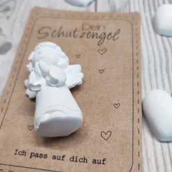 Putziger kleiner Engel aus Raysin