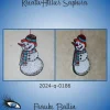 ►2024-q-0186◄ Schneemann mit schwarzem Hut und rot-blauem Schal