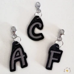 Reflektierendes Schlüsselband in Buchstabenform Monogramm Taschenanhänger zur Einschulung Kindergarten Geschenkidee