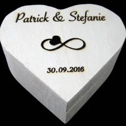 RINGBOX aus HOLZ Herz Ringkissen mit GRAVUR Hochzeit Schatulle Ringkästchen in weiß für Eheringe Holzbox Herzform Graviert Personalisiert