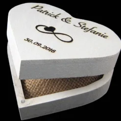 RINGBOX aus HOLZ Herz Ringkissen mit GRAVUR Hochzeit Schatulle Ringkästchen in weiß für Eheringe Holzbox Herzform Graviert Personalisiert
