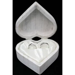 RINGBOX aus HOLZ Herz Rustikale Hochzeit Ringkissen mit GRAVUR Vintage Ringschachtel für Eheringe Ringkästchen Personalisiert in Shabby weiß