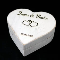 RINGBOX aus HOLZ Herz Rustikale Hochzeit Ringkissen mit GRAVUR Vintage Ringschachtel für Eheringe Ringkästchen Personalisiert in Shabby weiß