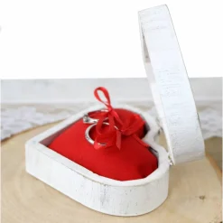 RINGBOX aus HOLZ Vintage Herz Ringkissen Shabby Chic Weiß + GRAVUR Rustikale Hochzeit Ringkästchen für Eheringe Ringschatulle Personalisiert
