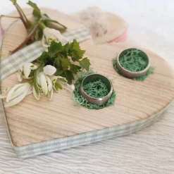 Ringkissen für die Hochzeit aus Holz in Herzform mit Moos für Eheringe romantischer Landhausstil