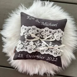 Ringkissen mit Spitze I Vintage Trägerkissen personalisiert mit Namen und Datum I Geschenkidee Hochzeit