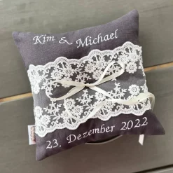 Ringkissen mit Spitze I Vintage Trägerkissen personalisiert mit Namen und Datum I Geschenkidee Hochzeit