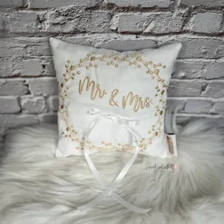 Ringkissen mit Stickerei Mr & Mrs I weißes Ringträgerkissen bestickt I Trägerkissen aus Satin für Eheringe  Kissen Ringe