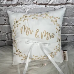 Ringkissen mit Stickerei Mr & Mrs I weißes Ringträgerkissen bestickt I Trägerkissen aus Satin für Eheringe  Kissen Ringe