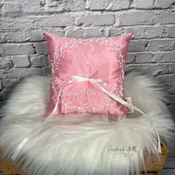 Ringkissen personalisiert in rosa I Ringträgerkissen mit Namen I besticktes Kissen für Ringe zur Hochzeit I Herzkissen