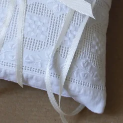 Ringkissen Upcycling weiß / cremeweiß, 14 x 14 cm /// ABVERKAUF