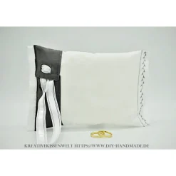 Ringkissen weiß mit dunkelgrau – Handgemachtes Hochzeitszubehör, Unikat, 21 x 14cm