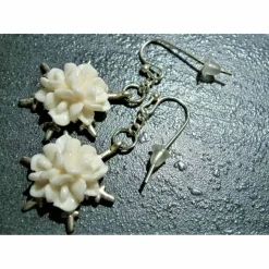 Romantische Ohrringe silberfarben mit creme weißer Blüte Brautschmuck vintage wedding