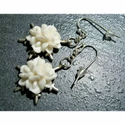 Romantische Ohrringe silberfarben mit creme weißer Blüte Brautschmuck vintage wedding