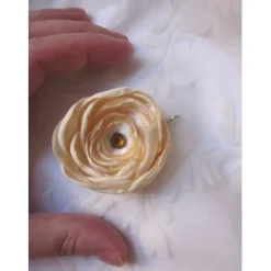 Romantische Satin Haarklammer Creme Beige Stoffblume Braut Haarblüte 