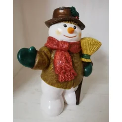 Romantischer Schneemann mit Besen