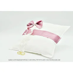 Romantisches Ringkissen weiß mit rosa Satinband und Schleife, handgemachtes Unikat 23 cm x 23 cm