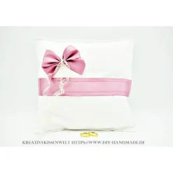 Romantisches Ringkissen weiß mit rosa Satinband und Schleife, handgemachtes Unikat 23 cm x 23 cm