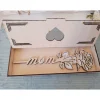 Rosenbox aus Holz mit Silberglitzer und "Mom"-Schriftzug – 27x9,5x2,5 cm, inklusive 26 cm langer Holzrose