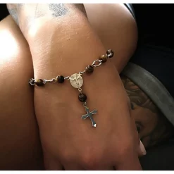 Rosenkranz-Armband aus Edelstahl mit Tigeraugeperlen – Spiritualität & Stil vereint