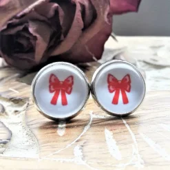 rote Schleife Ohrringe und Ringe Cabochonschmuck verschiedene Fassungen mit weißen o schwarzen Hintergrund