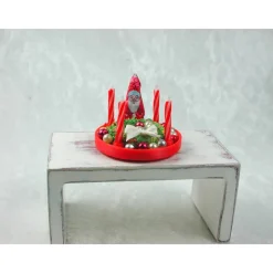 Roter  Teller mit Kerzenhalter  aus Kunststoff mit echten roten Kerzen