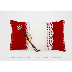 Rotes Ringkissen mit weißer Spitze – Handgemachtes Unikat für die Hochzeit, ca. 23x12 cm