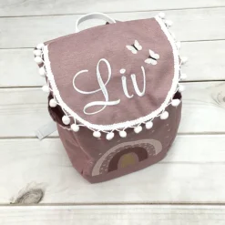 Rucksack mit Namen, mit Schmetterling, Umhängetasche, Rucksack mit Regenbogen, altrosa dunkel, weiß bestickt,  Kindergar