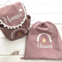 Rucksack mit Namen,  Umhängetasche, Rucksack mit Regenbogen, altrosa dunkel, weiß bestickt,  Kindergartenrucksack