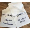 Ruschnik Brottuch zur Hochzeit mit Namen in Dunkelbalu bestickt