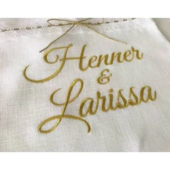 Ruschnik Brottuch zur Hochzeit mit Namen bestickt in Gold