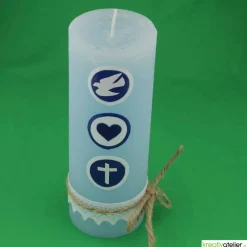 Rustic Geburtskerze personalisierbar hellblau mit Taube, Herz und Kachel und Klöppelspitze, Geschenk Geburt Jungen