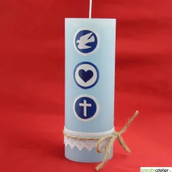 Rustic Geburtskerze personalisierbar hellblau mit Taube, Herz und Kachel und Klöppelspitze, Geschenk Geburt Jungen