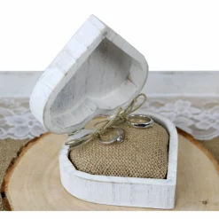 Rustikale RINGBOX aus HOLZ Herz Ringkissen Shabby Chic Weiß + GRAVUR Vintage Hochzeit Ringkästchen für Eheringe Ringscha