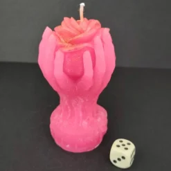 SALE -30% (Code: NEUEABENTEUER) | Handgefertigte Kerze Rose in Händen – Unikat aus recyceltem Wachs, pink