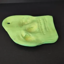 SALE -30% (Code: NEUEABENTEUER | Leuchtender Totenschädel aus Ton – handgemachte Halloween-Deko luoreszierendem Effekt