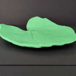 SALE -30% (Code: NEUEABENTEUER) | Blattschale aus lufttrocknendem Ton – neongrün, leuchtet unter UV-Licht
