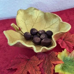 SALE -30% (Code: NEUEABENTEUER) | Blattschale aus lufttrocknendem Ton – handgefertigtes Unikat, goldfarben, ca. 15 cm